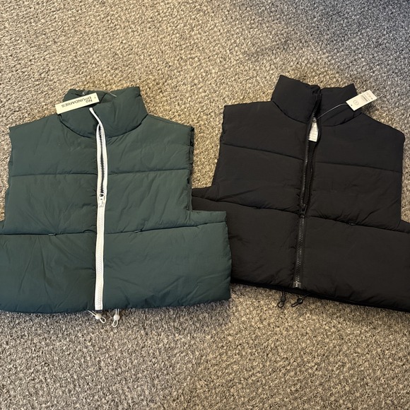 No Boundaries Jackets & Blazers - 2 No Boundaries Juniors Puffer Vests Black & Green Size S-M